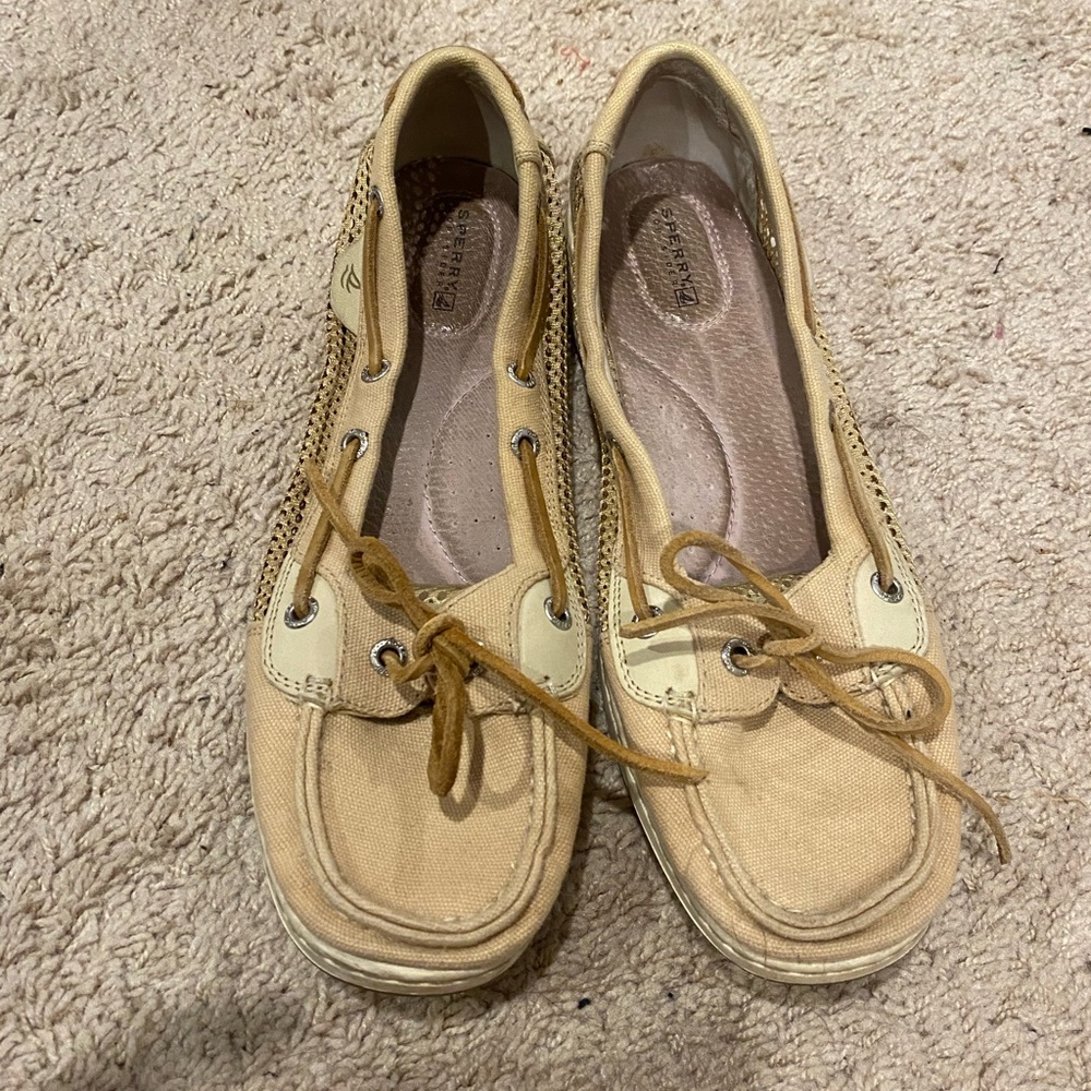 Woman’s sperry shoes